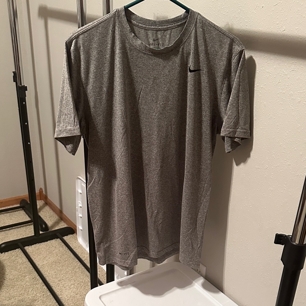 Nike Men's Heather Gray Short Sleeve Tee